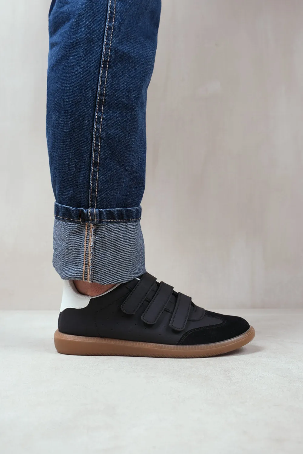 TERRACE CASUAL GUM SOLE ADJUSTABLE TRAINERS IN BLACK